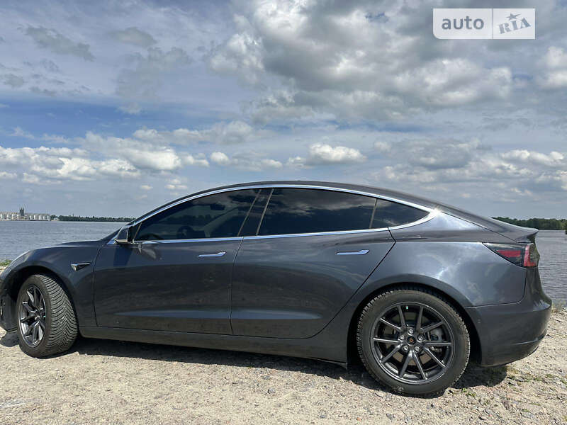 Седан Tesla Model 3 2018 в Кременчуці