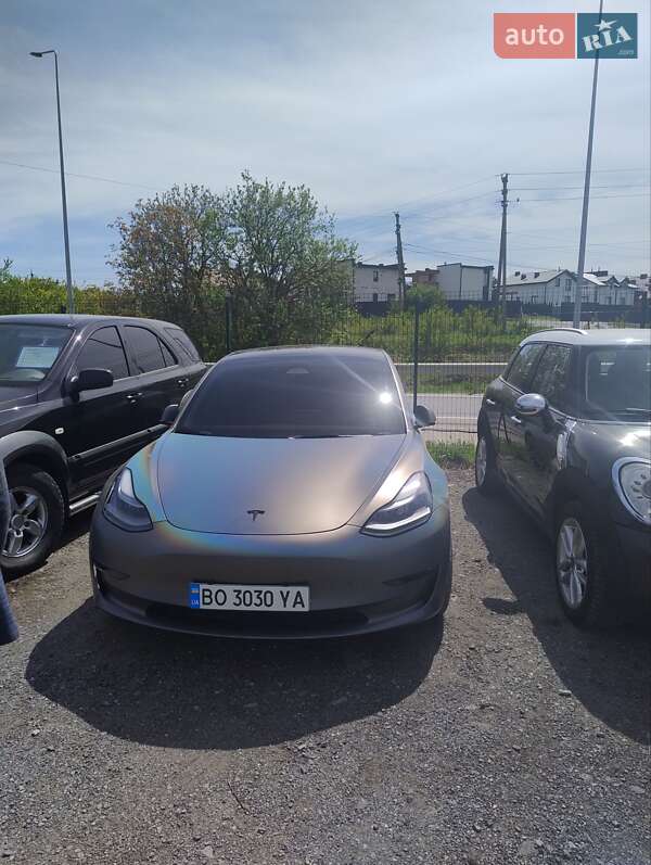 Седан Tesla Model 3 2022 в Тернополі