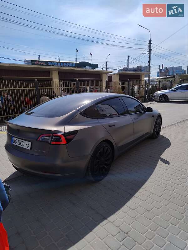 Седан Tesla Model 3 2022 в Тернополі