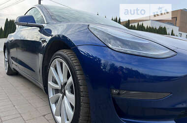 Седан Tesla Model 3 2019 в Львове
