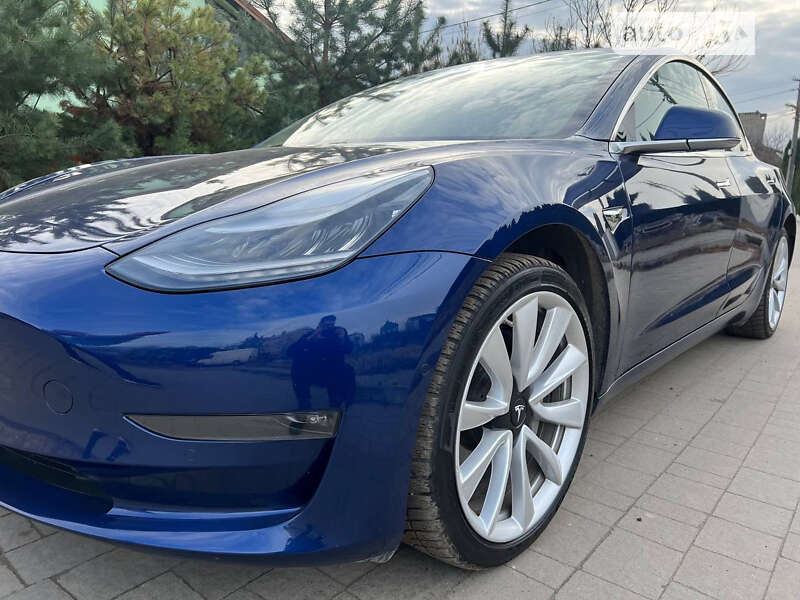 Седан Tesla Model 3 2019 в Львове
