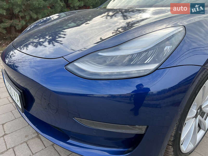 Седан Tesla Model 3 2019 в Львове