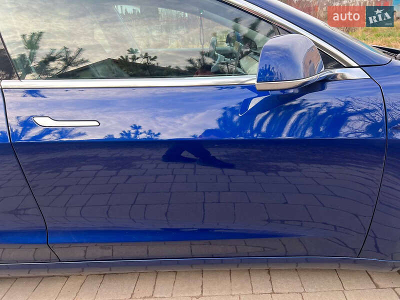 Седан Tesla Model 3 2019 в Львове