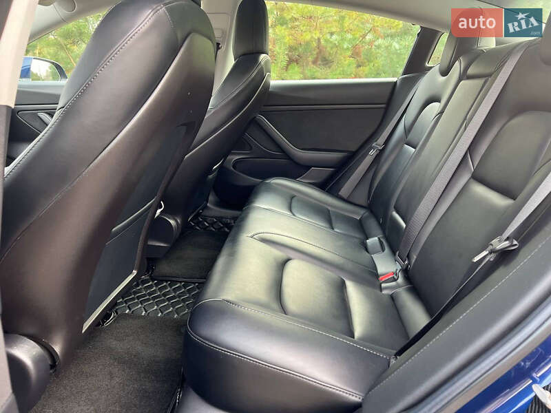 Седан Tesla Model 3 2019 в Львове