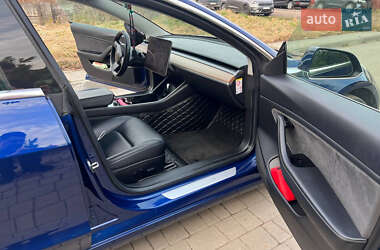 Седан Tesla Model 3 2019 в Львове