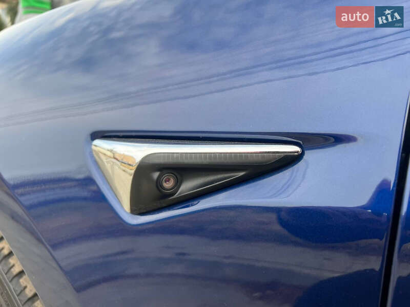 Седан Tesla Model 3 2019 в Львове