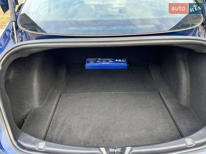 Седан Tesla Model 3 2019 в Львове