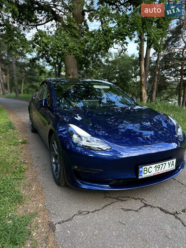 Седан Tesla Model 3 2021 в Львові