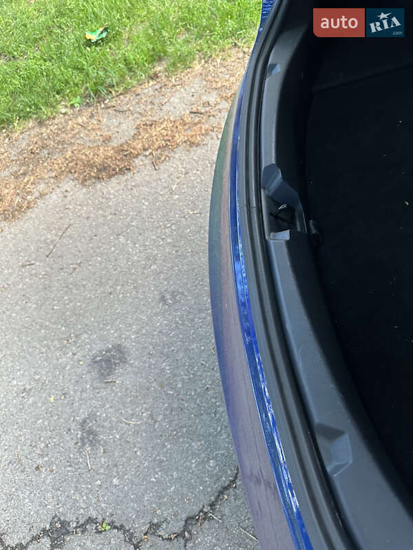 Седан Tesla Model 3 2021 в Львові