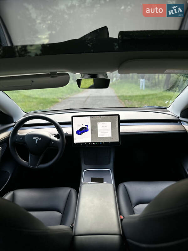 Седан Tesla Model 3 2021 в Львові