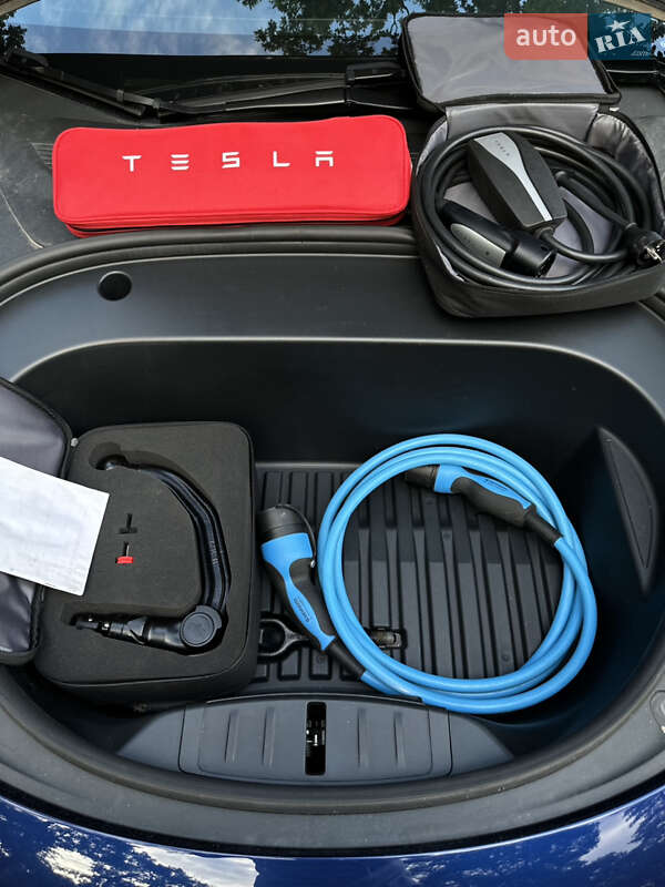 Седан Tesla Model 3 2021 в Львові