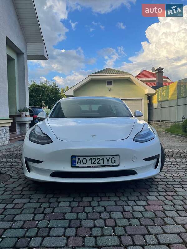 Седан Tesla Model 3 2019 в Ужгороде