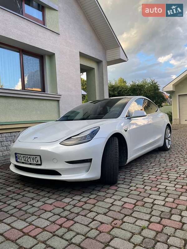 Седан Tesla Model 3 2019 в Ужгороде