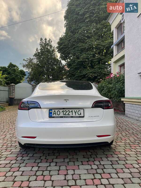 Седан Tesla Model 3 2019 в Ужгороде