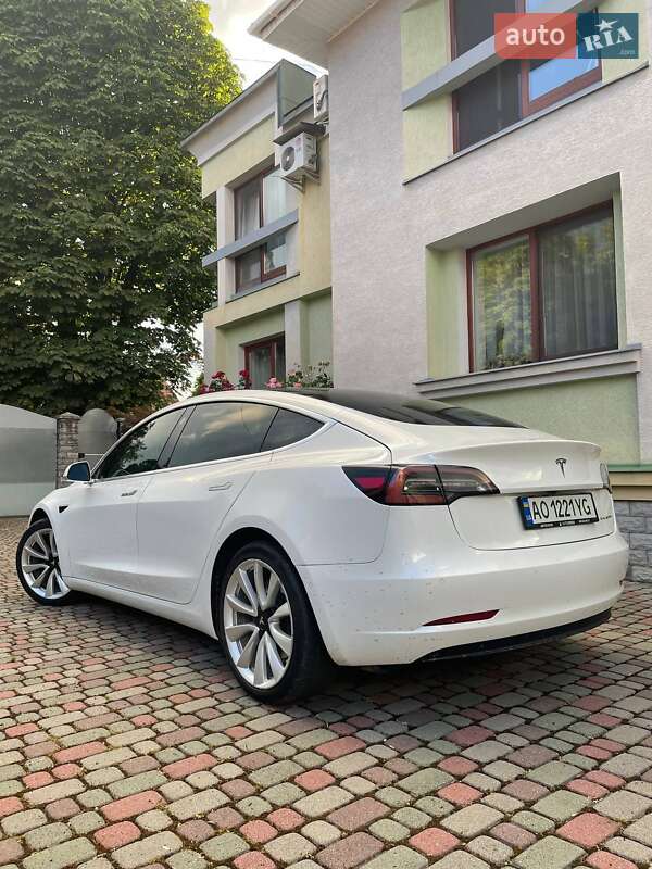 Седан Tesla Model 3 2019 в Ужгороде