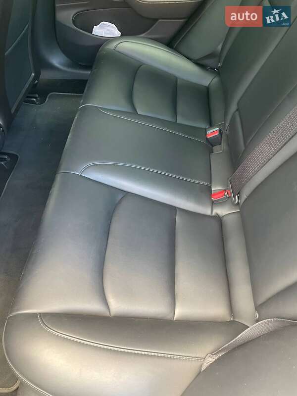 Седан Tesla Model 3 2019 в Ужгороде