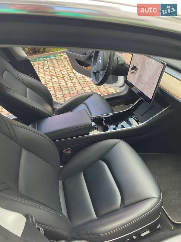 Седан Tesla Model 3 2019 в Ужгороде