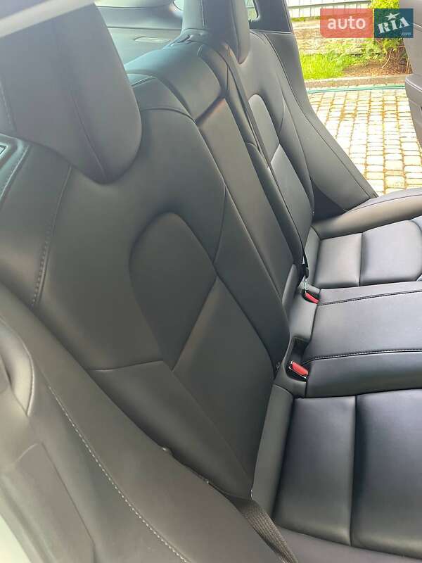 Седан Tesla Model 3 2019 в Ужгороде
