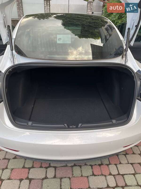 Седан Tesla Model 3 2019 в Ужгороде