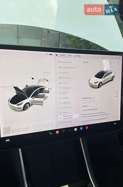 Седан Tesla Model 3 2019 в Ужгороде