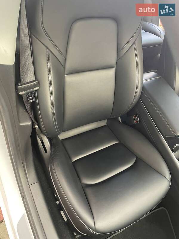Седан Tesla Model 3 2019 в Ужгороде