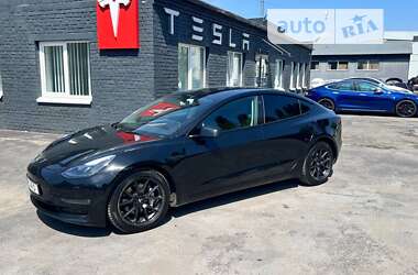 Седан Tesla Model 3 2021 в Киеве