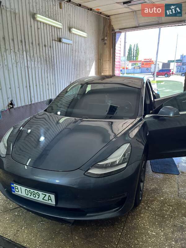 Tesla Model 3 2020