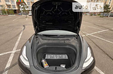 Седан Tesla Model 3 2019 в 