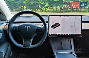 Седан Tesla Model 3 2021 в 