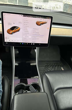 Седан Tesla Model 3 2019 в Підволочиську