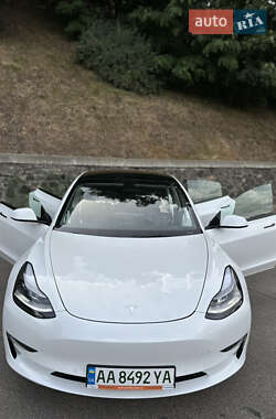 Седан Tesla Model 3 2022 в 