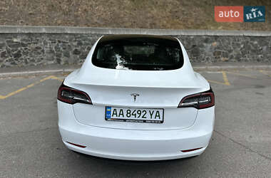 Седан Tesla Model 3 2022 в 