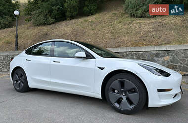 Седан Tesla Model 3 2022 в 