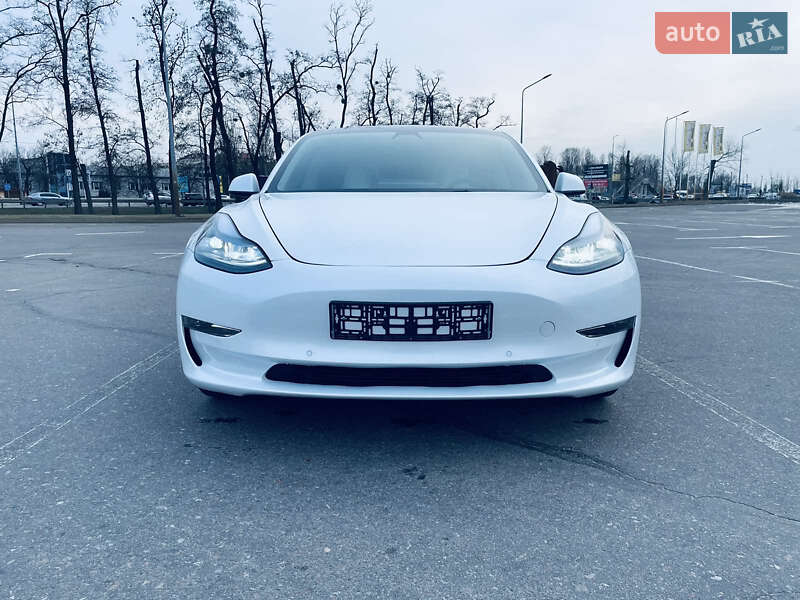 Седан Tesla Model 3 2021 в Києві
