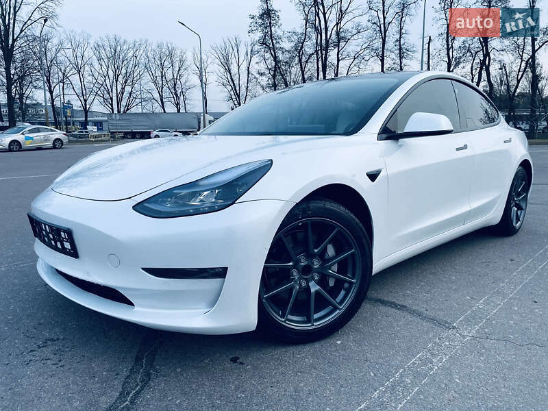 Седан Tesla Model 3 2021 в Києві