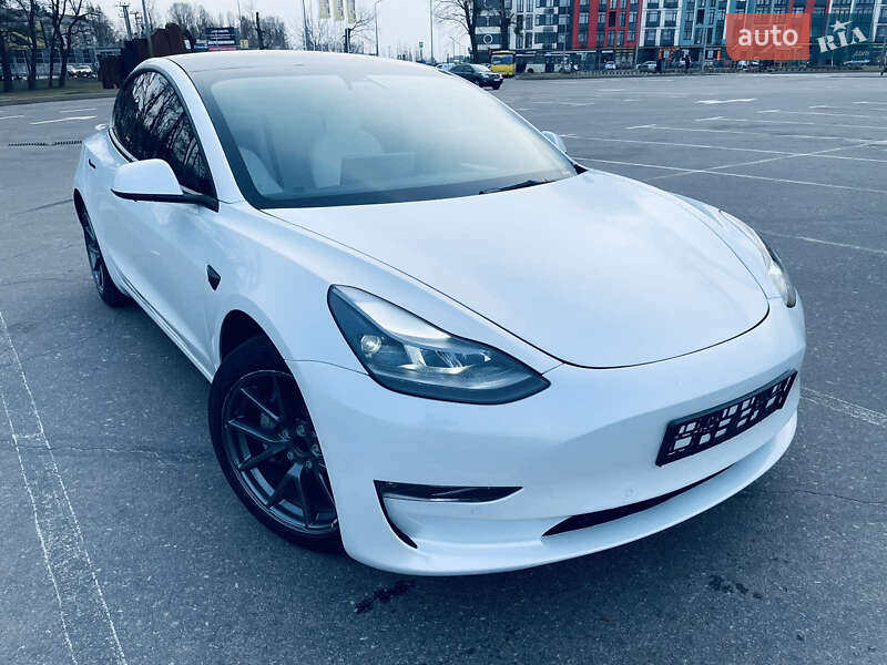 Седан Tesla Model 3 2021 в Києві
