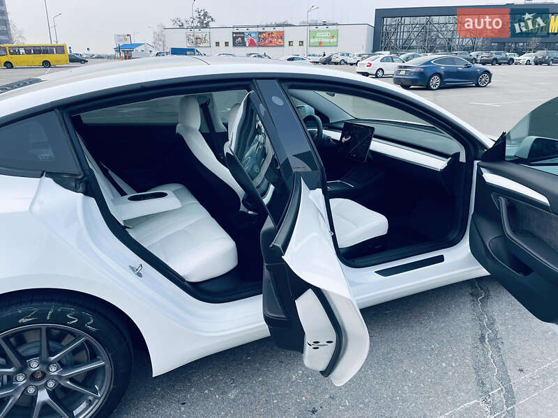 Седан Tesla Model 3 2021 в Києві