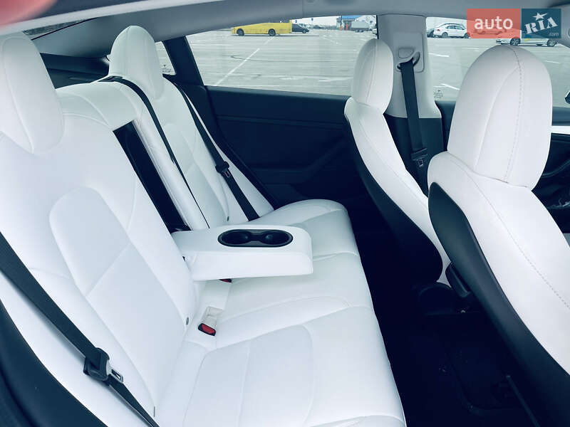 Седан Tesla Model 3 2021 в Києві