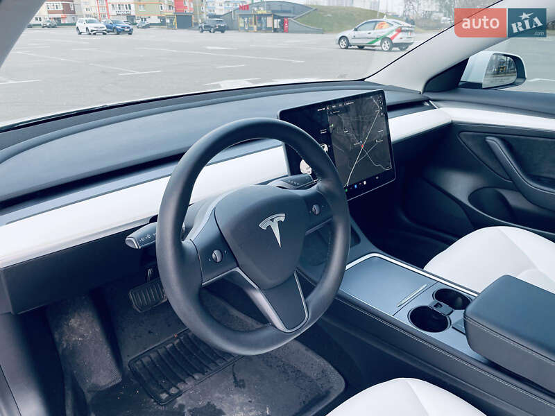 Седан Tesla Model 3 2021 в Києві