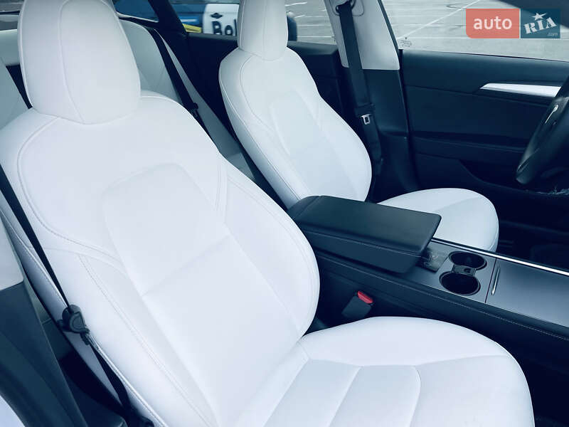 Седан Tesla Model 3 2021 в Києві