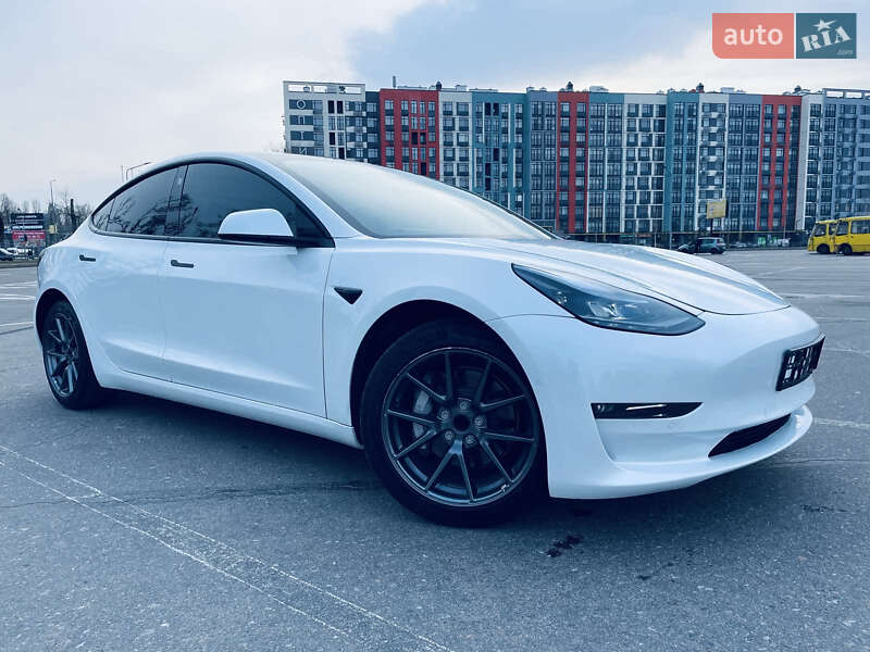 Седан Tesla Model 3 2021 в Києві