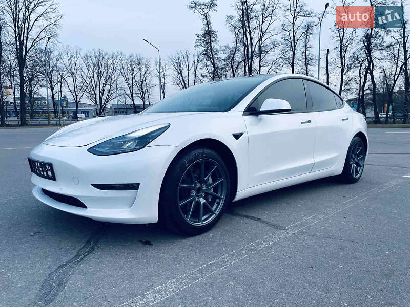 Седан Tesla Model 3 2021 в Києві