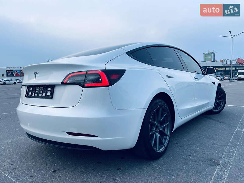 Седан Tesla Model 3 2021 в Києві