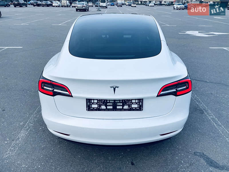 Седан Tesla Model 3 2021 в Києві