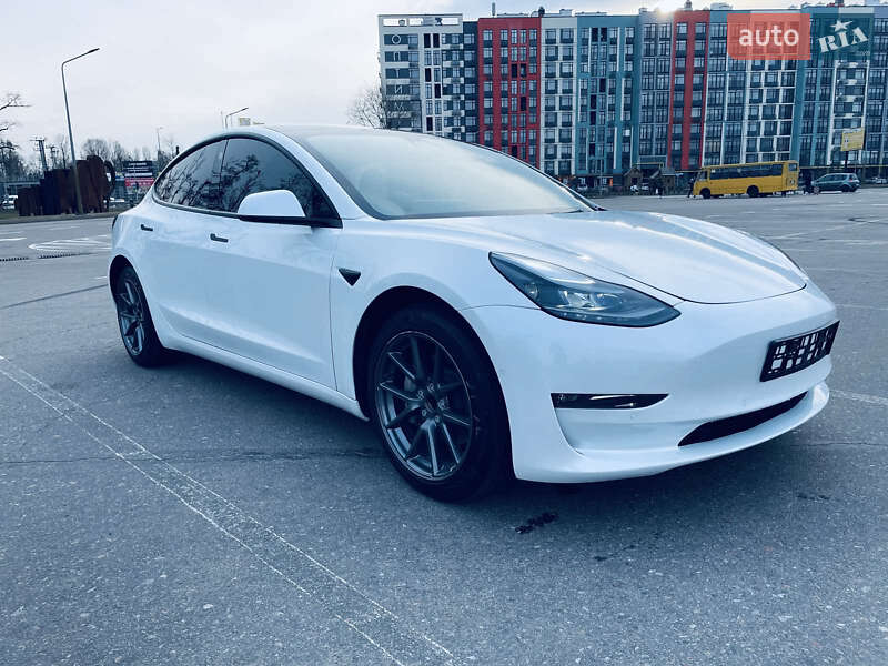 Седан Tesla Model 3 2021 в Києві