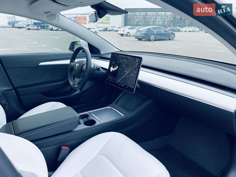 Седан Tesla Model 3 2021 в Києві