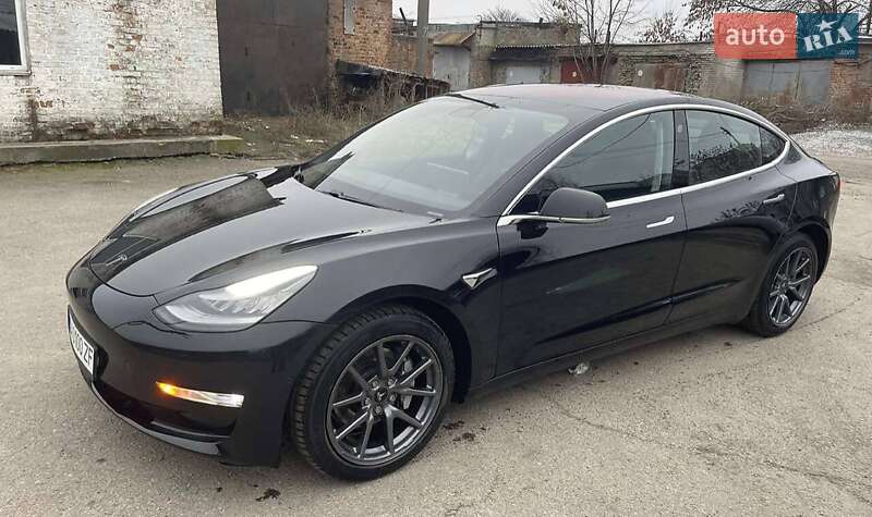 Седан Tesla Model 3 2019 в Львове
