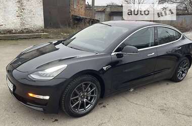 Седан Tesla Model 3 2019 в Львове