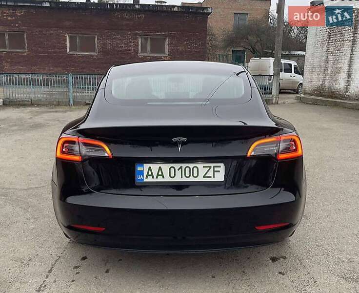 Седан Tesla Model 3 2019 в Львове