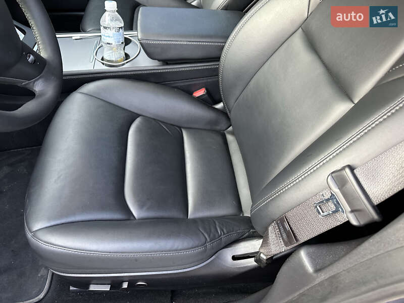 Седан Tesla Model 3 2021 в Виннице